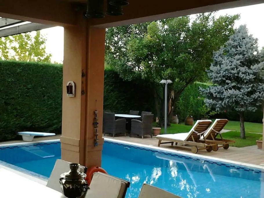 4-Seasons Pool Villa Near Meteora Трикала Экстерьер фото
